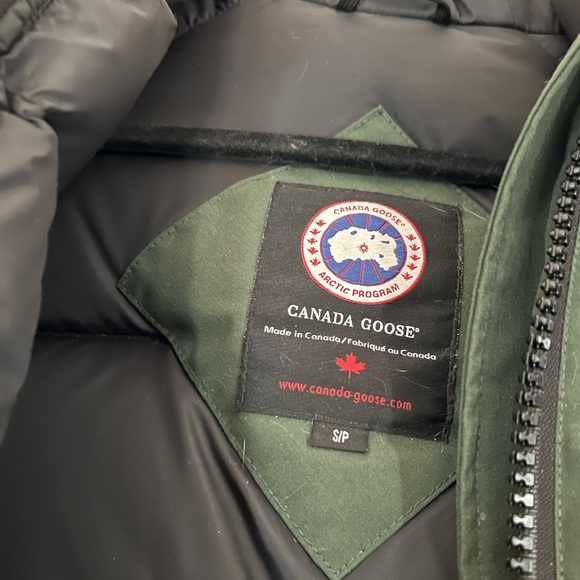 Canada Goose Bomber Jacket - Picture 4 of 6